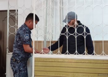 Сокулукта сабалган наристе. Апасы баласынын башындагы жарааттарды кайдан алганын билберин айтты