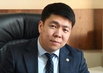 «Ак үйдүн ордуна мектеп, оорукана салса болмок» дегендерге президенттин маалымат катчысы жооп кайтарды