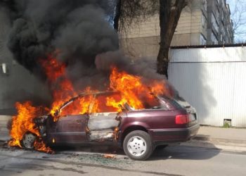 Бишкекте унаадан өрт чыгып, ал толугу менен күйүп кетти