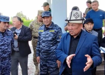 Чек арадагы абалды жөнгө салуу боюнча Алимбаев менен Ахмадзоданын жолугушуусу башталды