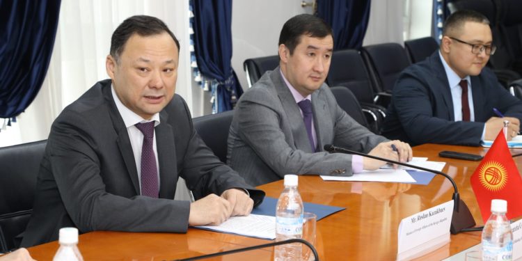 Министр Казакбаев Швециянын депутаттары жана БУУнун Өнүгүү программасынын өкүлдөр тобу менен жолукту