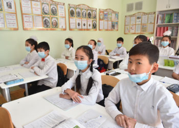 Окуучулар 12 жылдык билим алууга эмне үчүн өтүшү керек? Министрликтин түшүндүрмөсү