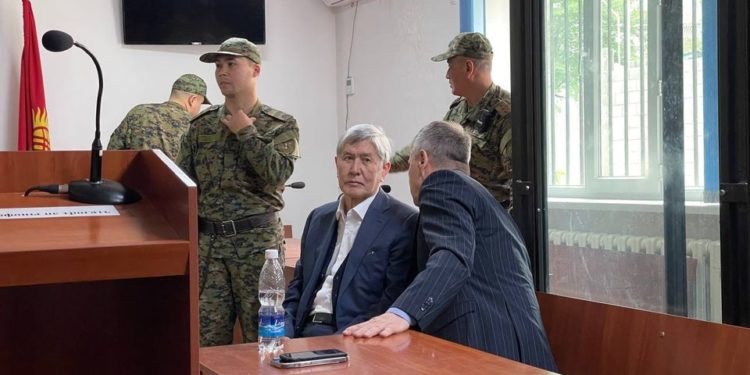 «Мени бардык жерде жакшы тосуп алышат». Алмазбек Атамбаев аны 27-абакта кандай тосуп алышканын айтты