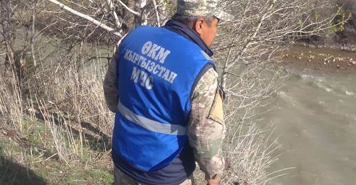 «Балык уулап жаткан киши көргөн». Чаткал дарыясында жансыз денеси табылган жарандын жакындарынын эч кимге доосу жок