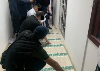 ИИМдин тергөөчүсү 4 миң доллар опузалап пара алууга шектелип кармалды