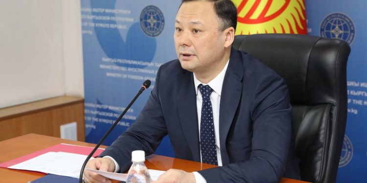 Министр Руслан Казакбаевдин элчилер менен кезектеги кеңешмеси болуп өттү