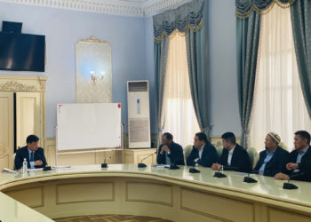 Төрөбаев ун, өсүмдүк майы, кумшекер өндүргөн компаниялардын өкүлдөрү менен сүйлөштү