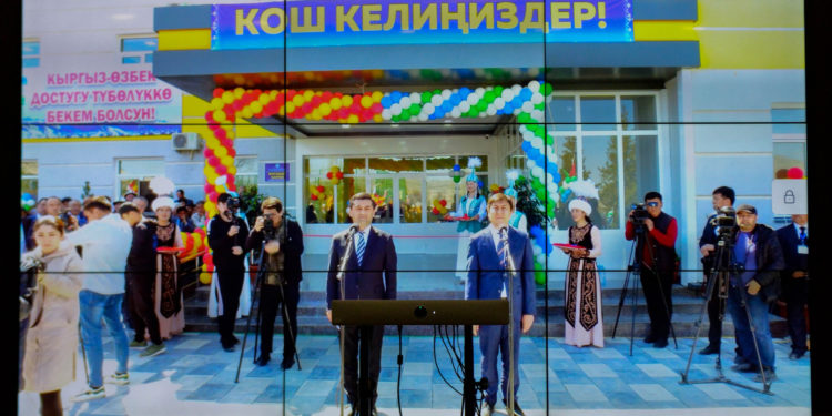 Өзбек президенти Шавкат Мирзийоевдин демилгеси менен Баткенде курулган мектептин ачылышы өттү
