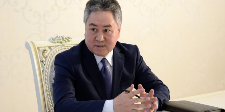 Жээнбек Кулубаев тышкы иштер министри болуп дайындалды