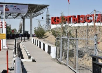 Кыргыз-өзбек чек арасында чыр-чатакта каза болгон эки Кыргыз жаранынын сөөгү өткөрүп берилди