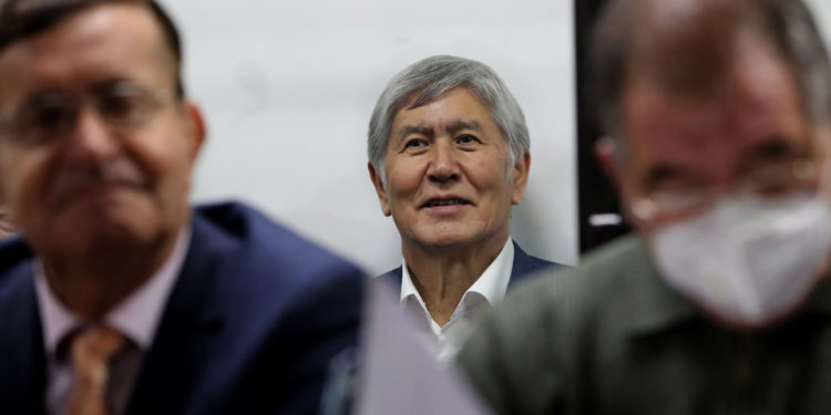 Экс-президент Алмазбек Атамбаев сотко алып келинди