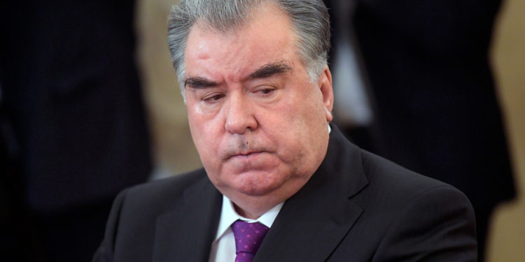 Тажик президенти элин эки жылга жетчү азык-түлүк алууга, өлкөнүн эгемендигин коргоого даяр болууга чакырды