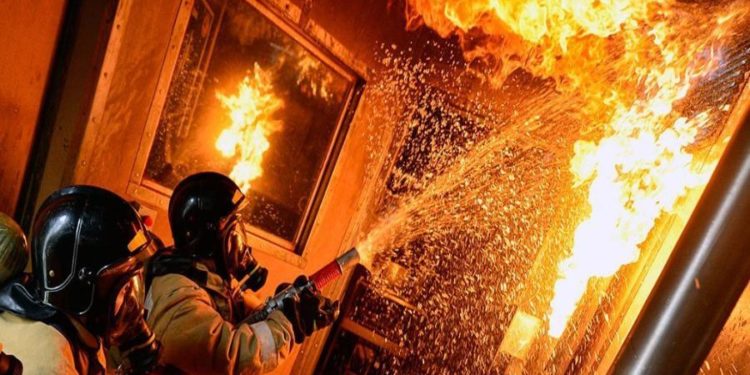 Ысык-Атада үйдөн өрт чыгып, толугу менен күйүп кетти. Тамдын ичинен эркек кишинин сөөгү табылды