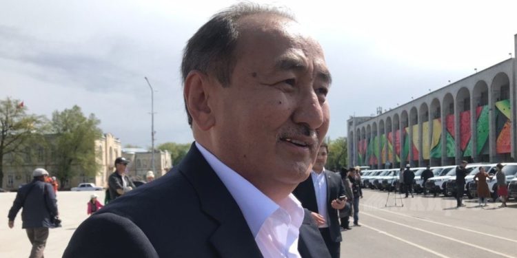 «Ой, мой лопушок» деп эркелетет». Алымкадыр Бейшеналиев журналисттин этика боюнча суроосуна жооп берди