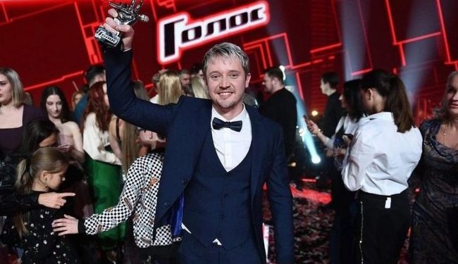 Министрлер кабинетинин төрагасы Александр Волкодавга 100 миң сом бөлүп берет
