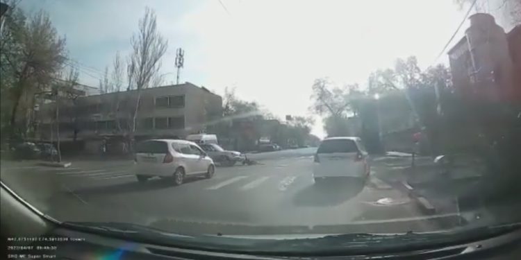 Бишкекте кызды сүзүп кеткен мас айдоочу камакка алынды