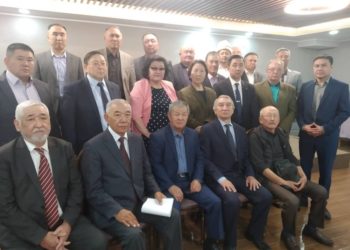 «Депутаттардын дараметин көрүп жатабыз». Кыргызстанда бийликке кеңеш берген уюм түзүлдү