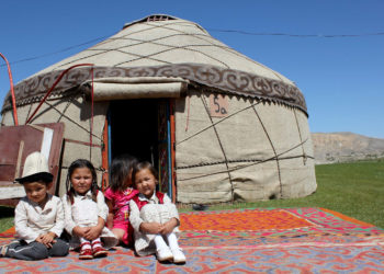 Шенген жана америкалык визасы бар туристтер үчүн Кыргыз Республикасына визасыз кирүү каралат