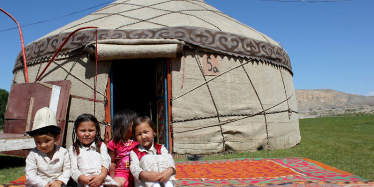 Шенген жана америкалык визасы бар туристтер үчүн Кыргыз Республикасына визасыз кирүү каралат