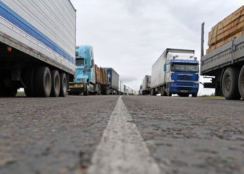 “Ак-Тилек-автожол” постунда 300гө жакын жүк ташуучу унаа токтоп турат