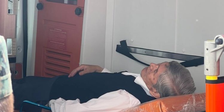 Алмазбек Атамбаев өзүн жаман сезип, сот залына Тез жардам чакыртылды