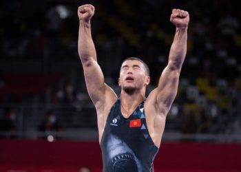 Акжол Махмудов Азия чемпиондугунда финалга чыкты