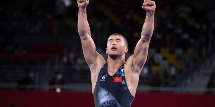 Акжол Махмудов Азия чемпиондугунда финалга чыкты