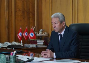 Адахан Мадумаров: «Каалагандай оңдоп-түзөп жатышып, Ак үй чымчыктын уясы болуп калыптыр»