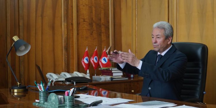 Адахан Мадумаров: «Тыңшоочу аппаратты койгон адамы да маскара, кемчонтой жана сабатсыз»