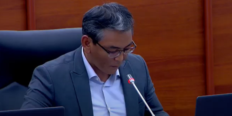 Депутат: «Тамтыгы чыккан Жумгал — Ак-Талаа жолуна Акылбек Жапаровдун аты татыктуу болот»