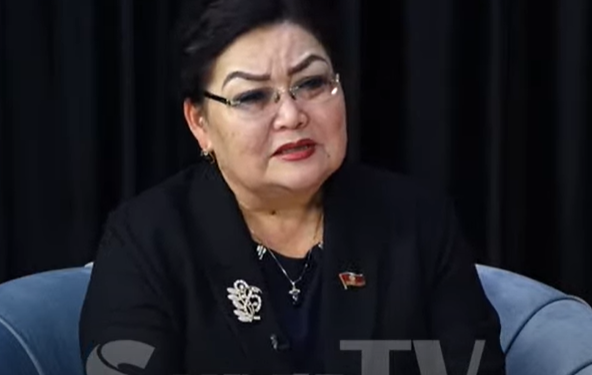 Надира Нарматова демилгечилерди таап, айылдарга 12 мечит курдуруп бергенин айтты