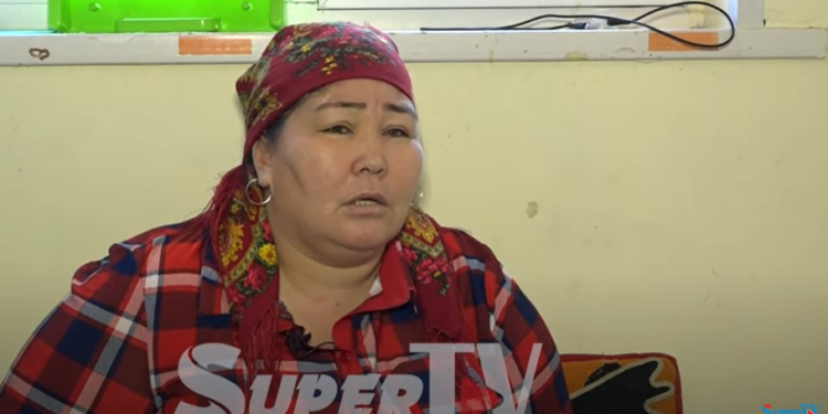 «Балдарымды мектепке алып барайын десем, бут кийимдери жок» дейт жалгыз бой эне