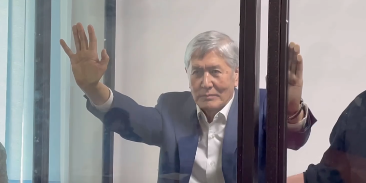 «Садырдын учурунда жакшы болуп калды». Атамбаев колониядагы шарттарга токтолду