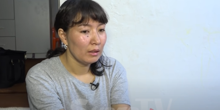 «Күйөөм апасын угуп, мага кол көтөрчү. Токмок жеп ооруканада жаткан күндөрүм болду» дейт келин