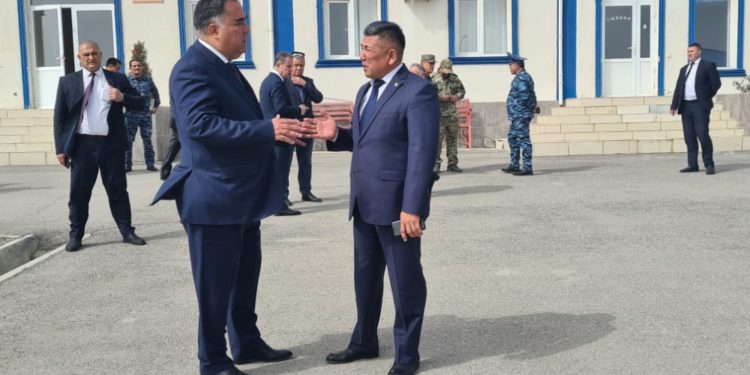 Кыргыз-тажик чек арадагы акыркы кырдаалды талкуулаган эки тараптуу жолугушуу өткөрүлдү