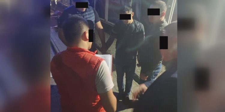 УКМК: «Баңгизат саткан Коргоо министрлигинин аскер кызматкерлери кармалды»