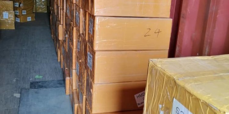 «Жунхай» базарынан мыйзамсыз ташылып келген 70 миңден ашык электрондук чылым табылды