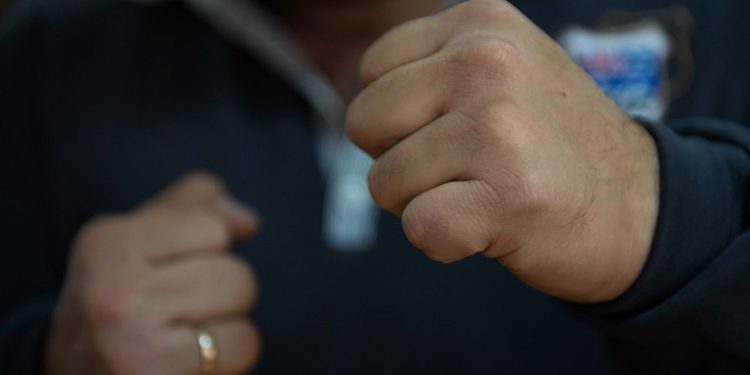 Аламүдүндө кесиптештери менен эс алып жүргөн жаранга кол салуу болгон