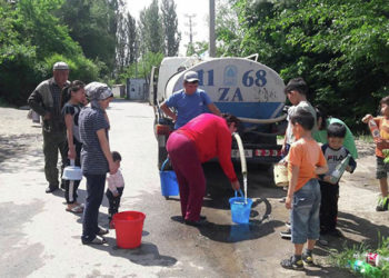 Ош шаарында эки күндөн бери суу жоктугуна эл нааразы болууда. Мэрия эмне дейт?