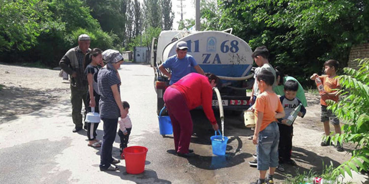 Ош шаарында эки күндөн бери суу жоктугуна эл нааразы болууда. Мэрия эмне дейт?