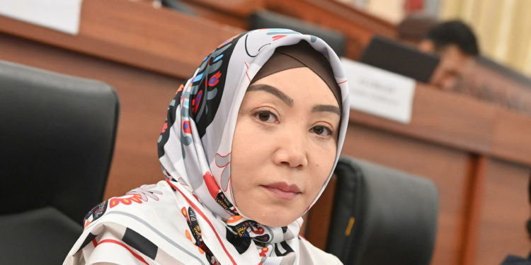 Депутат Динара Ашимова комитет төрайымы болуудан баш тартты