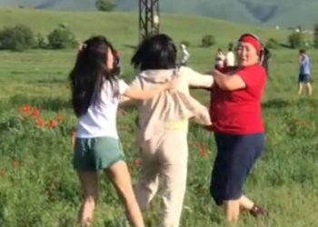 Бишкектин четиндеги кызгалдак талаасындагы уруш (видео)