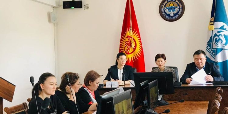 Балдар укугу боюнча ыйгарым укуктуу өкүл мектептерде балдарга карата зордук-зомбулуктун алдын алуу жана реакция кылуу боюнча кеңешме өткөрдү