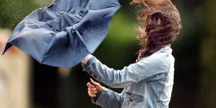 Бишкекте күн күркүрөп, катуу шамал болушу күтүлүүдө