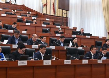 Жогорку Кеңеш талаш-тартыштан кийин казино боюнча мыйзамды ачык карамай болду