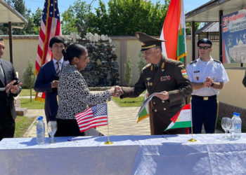 АКШ Тажикстанга чек араны бекемдөөгө 8 жүк ташуучу унаа берип, 60 миллион доллар бөлдү