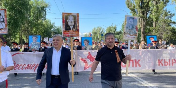 Бишкекте пандемиядан кийин биринчи жолу “Өлбөс полк” жүрүшү өтүүдө