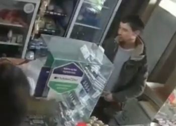 Чүйдө эркек киши 15 жаштагы кызга жыныстык мүчөсүн көрсөткөн (видео)