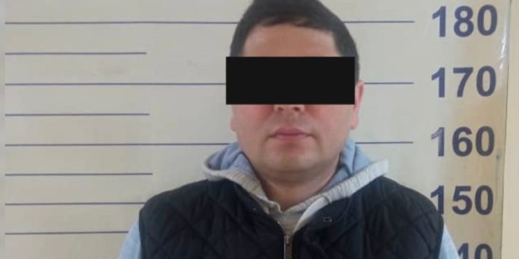 Таанышуудан баш тарткан кызга кол салган киши кармалып, убактылуу кармоочу жайга киргизилди