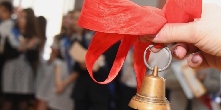 Министрлик: «Кыргызстанда окуу жылы 8-июнда аяктайт»